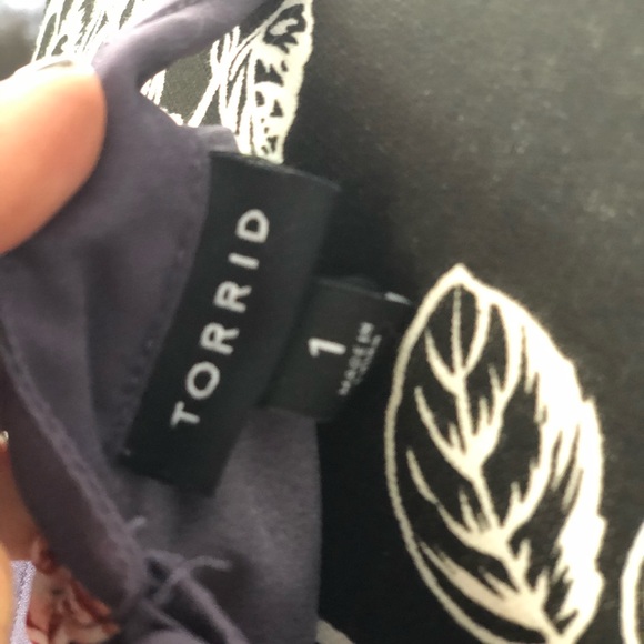 Plus size torrid blouse size 1 - Picture 6 of 6